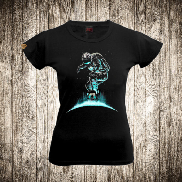 zenska majica boja crna slika astronaut 10 skejt