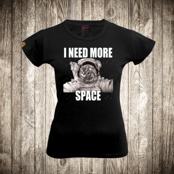 zenska majica boja crna slika astronaut 22 i need more space