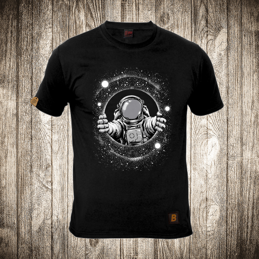 Muška majica crne boje sa motivom Astronaut - Portal muska majica boja crna slika astronaut portal