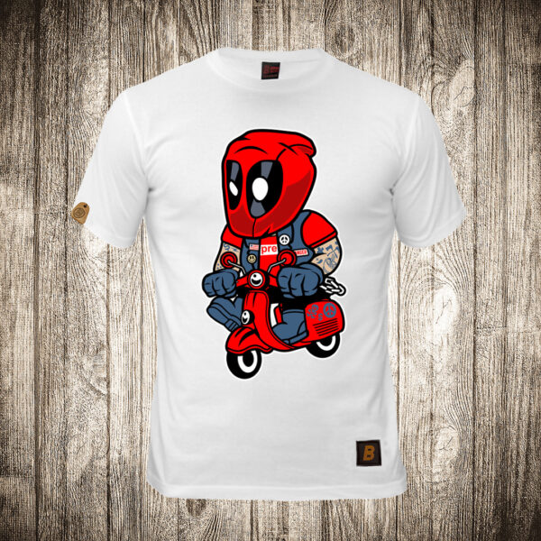 decija majica boja bela slika deadpool na skuteru