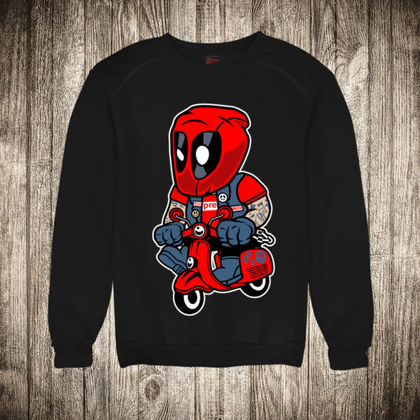 duks bez kapuljace boja crna slika deadpool na skuteru
