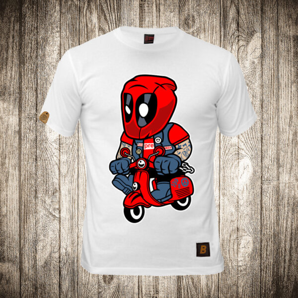 muska majica boja bela slika deadpool na skuteru