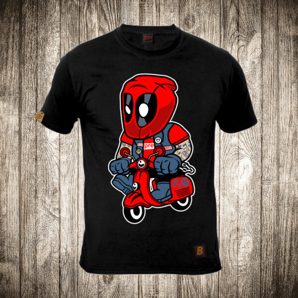 muska majica boja crna slika deadpool na skuteru