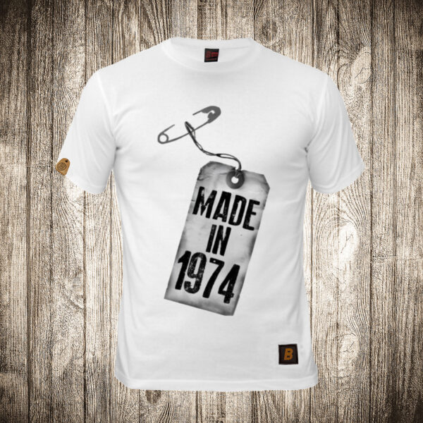 muska majica boja bela slika etiketa made in 1974 upisati godinu po zelji 1