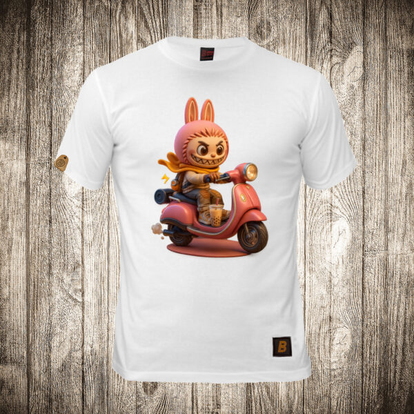 decija majica boja bela slika labubu 19 na motoru pink