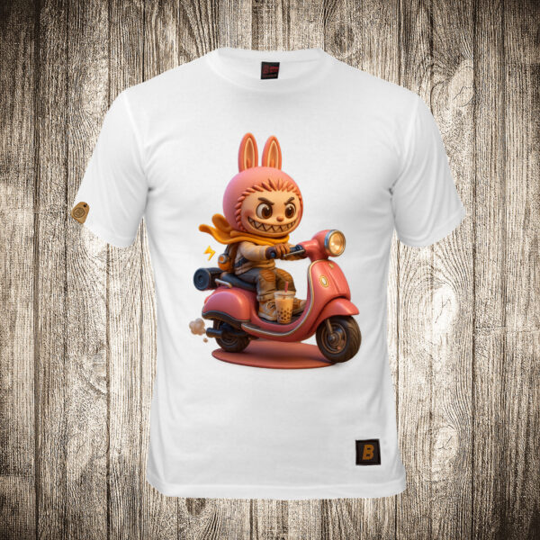muska majica boja bela slika labubu 19 na motoru pink