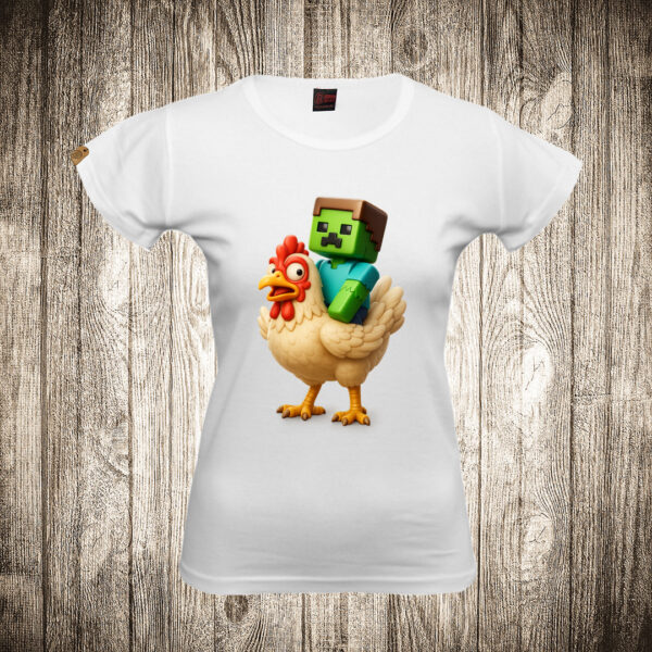zenska majica boja bela slika minecraft i kokoska