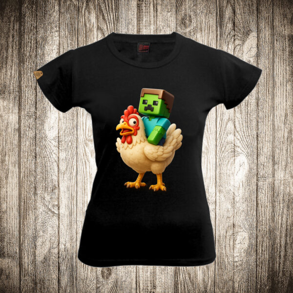 zenska majica boja crna slika minecraft i kokoska