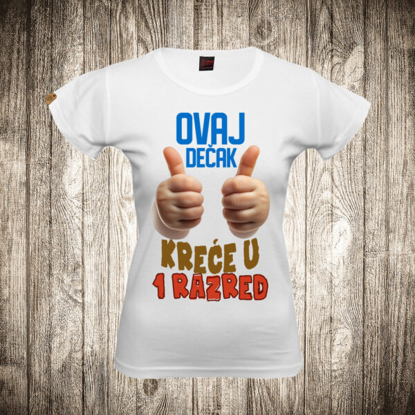 zenska majica boja bela slika ovaj decak krece u prvi razred skola