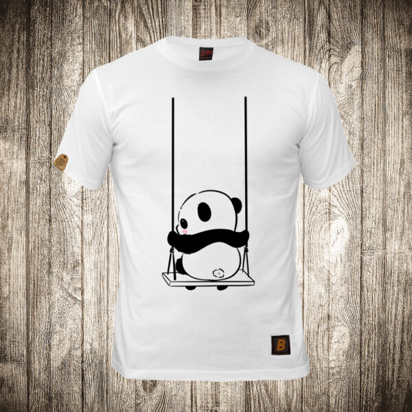 decija majica boja bela slika panda na ljuljasci