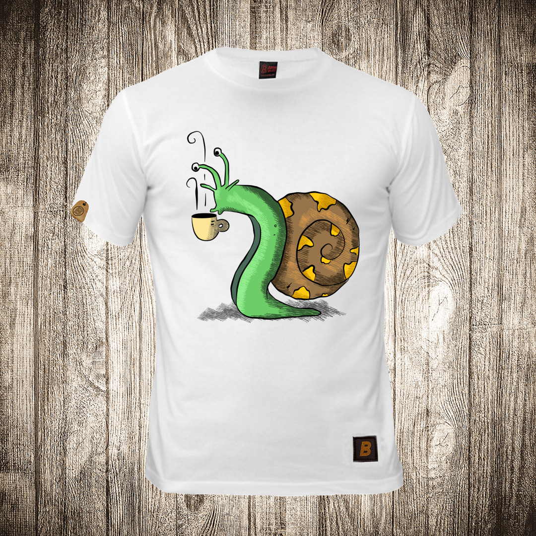 Muška majica bele boje sa motivom Puž i kafa muska majica boja bela slika puz i kafa