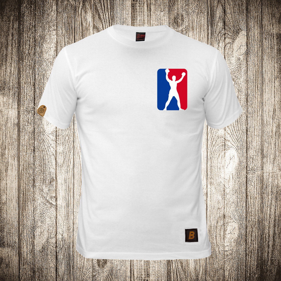 Muška majica bele boje sa motivom Rocky ( Roki ) znak - Logo ( Dzepni ) muska majica boja bela slika rocky roki znak logo dzepni