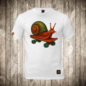 Šareni puž na skejtbordu