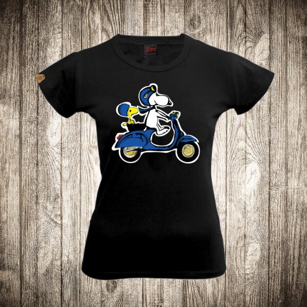 zenska majica boja crna slika snupi vespa