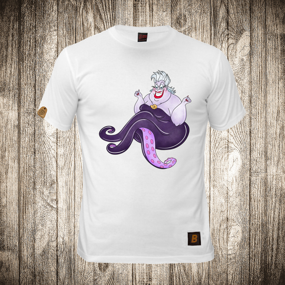 Muška majica bele boje sa motivom Ursula ( Veštica ) 2 muska majica boja bela slika ursula vestica 2