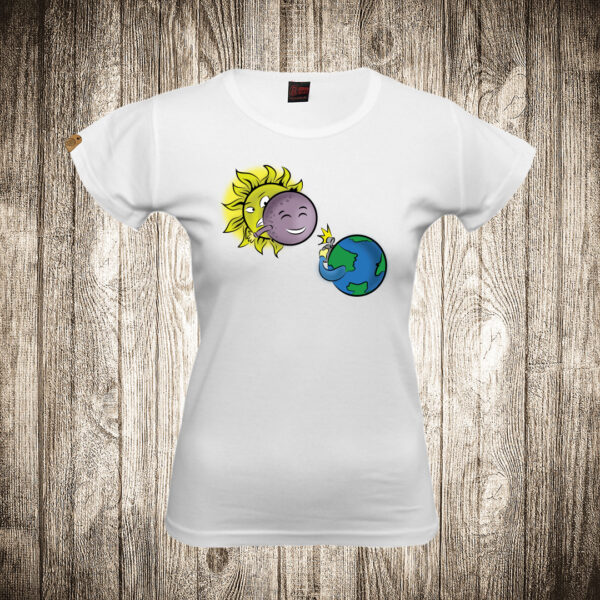 zenska majica boja bela slika zemlja i sunce
